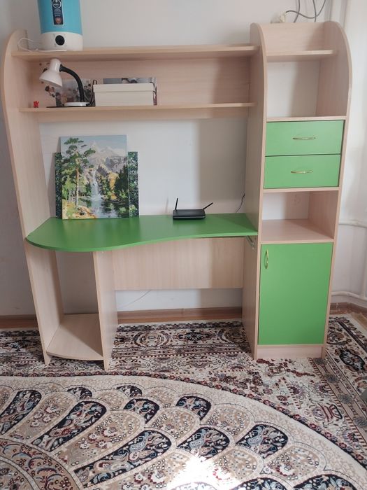 Продаю б/у спальный шкаф(буфет)