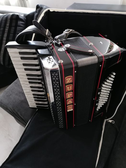 Vând acordeon nou Zupan alpe III 72/ M