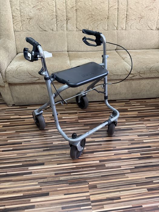 Vând Cadru de Recuperere bătrâni dizabilități cu sezut si frane