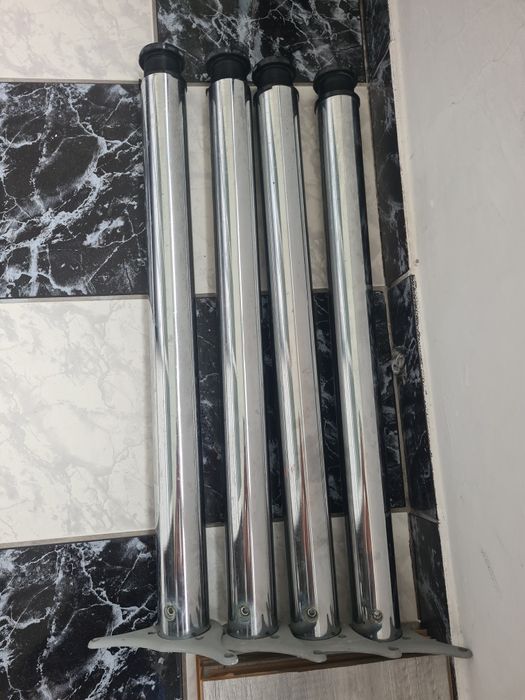 OFERTĂ - Masă bucătărie / living neagră lucioasă + 4 picioare cromate, ca nouă