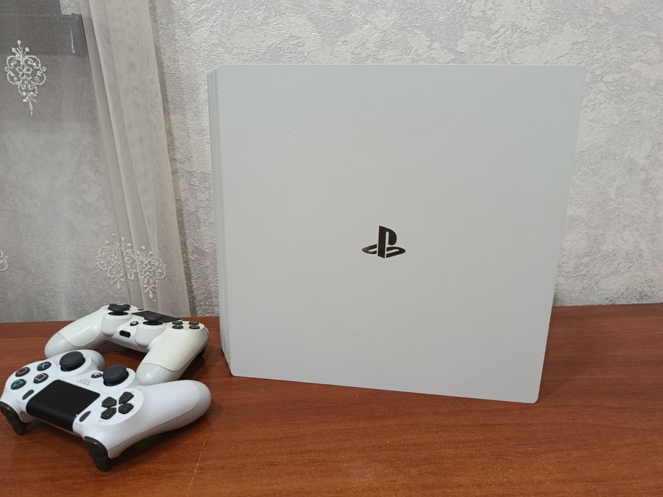 Playstation 4 Pro с гарантий на 1 год