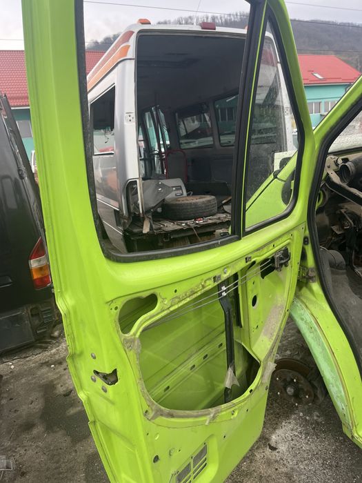 Usa fata stanga/dreapta Ford Transit model pana in 2000