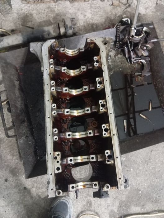 Блок бмв м54б30 в хорошем состоянии