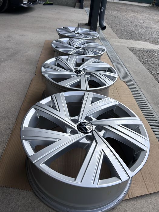 18 джанти Vw Golf 5,6,7, 8 GTI, GTD, ГТИ, R Line Оригинални BERGAMO