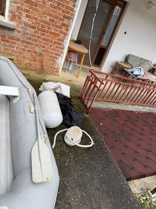 Продавам лодка Tohamaran 2,80