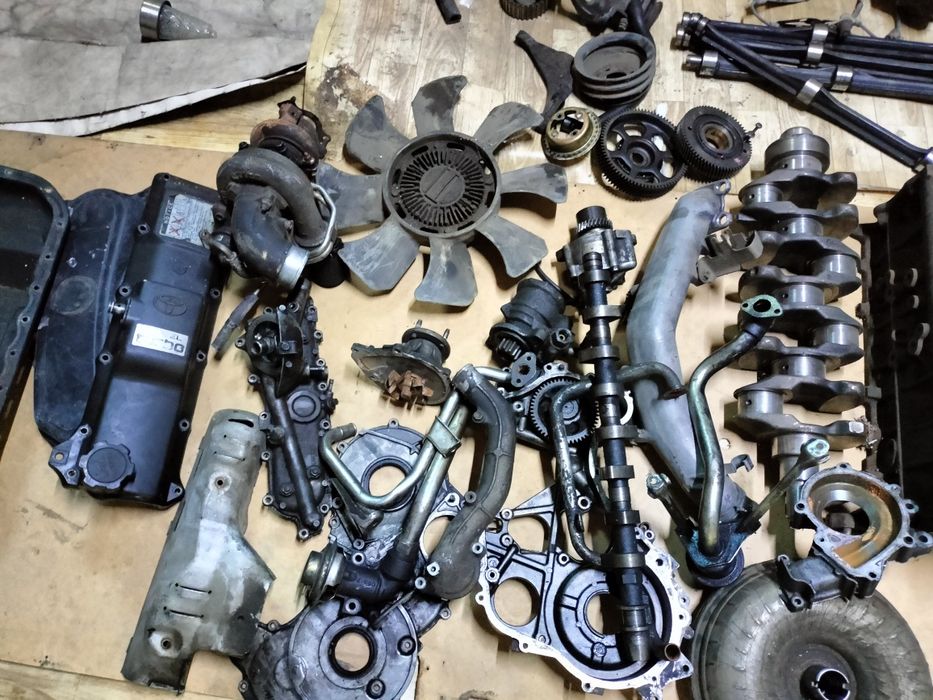 Продам запчасти на двигатель 1 кз