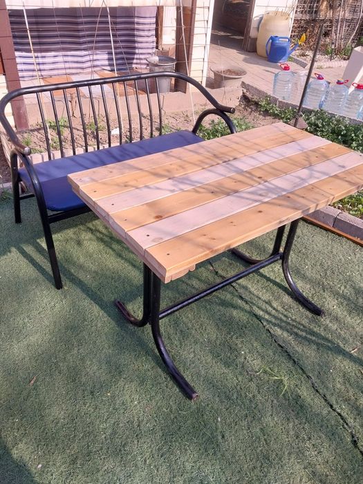 Скамейка с столом