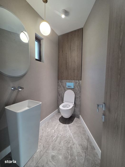 Vilă cu arhitectură futuristă și design avangardist la Cheie