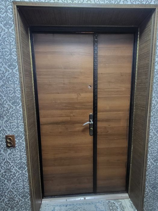 Продам входную дверь