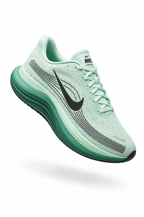 Беговые кроссовки Nike Vomero 18, размеры от 40 до 45.