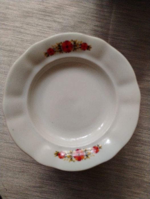 Чинии плитки и дълбоки 1.00 лв.