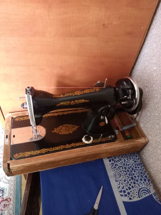 Продам швейную машину.