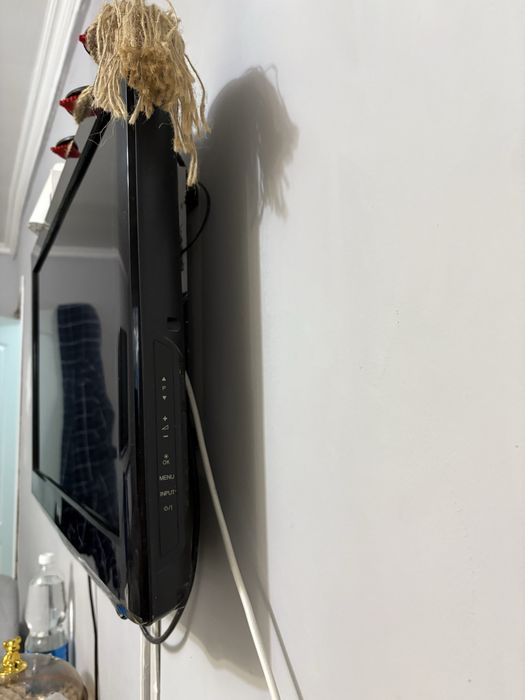 Телевизор LG  в хорошем сост