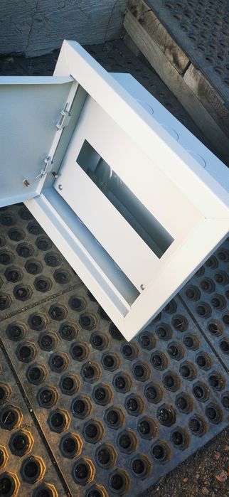 Продам щит металлический под автоматы ШРВ-12