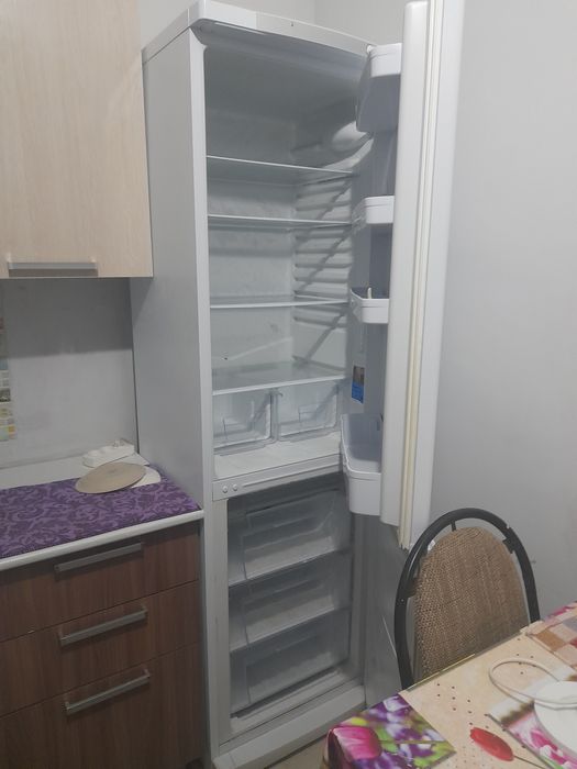 Холодильник indesit