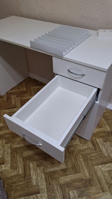 Продам стол для маникюра