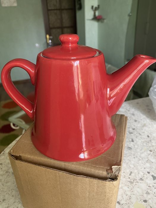 Чайник новый, керамика в коробке.