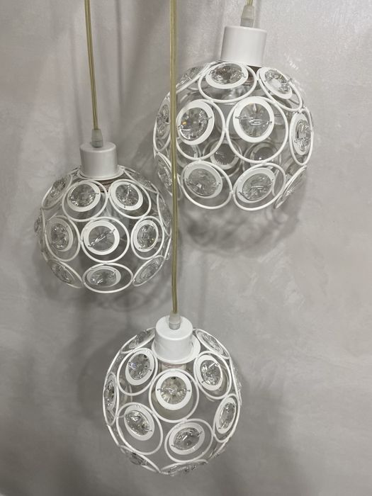 Люстра белая