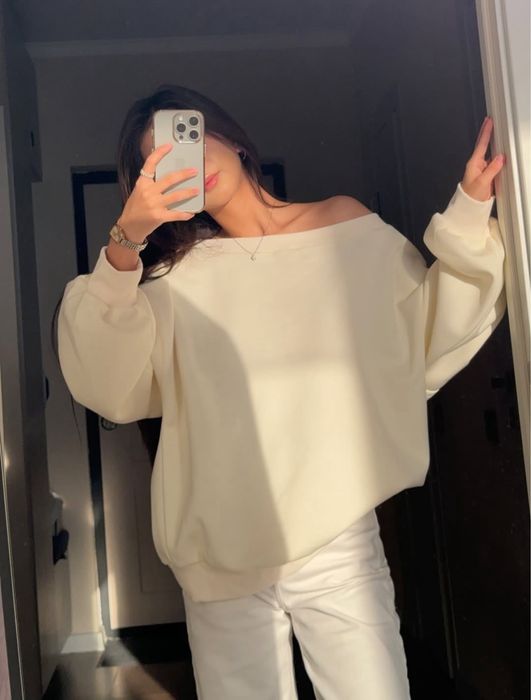 Кофта с открытыми плечами