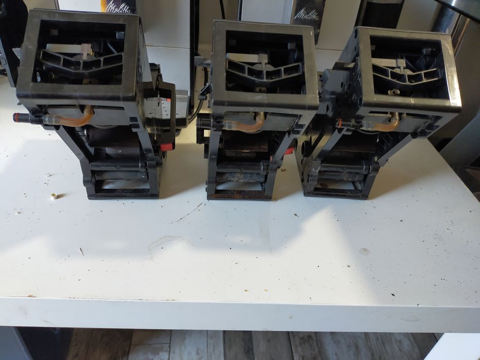 Vând aparate cafea  pentru   piese