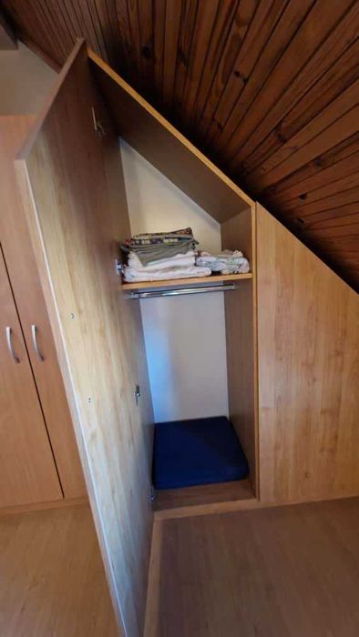 Спално обзавеждане: гардероби, скринове, легло, маса, столове