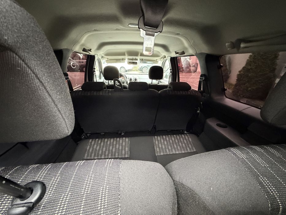 DACIA LOGAN MCV 7 locuri an 2012 motor 1600 benzina