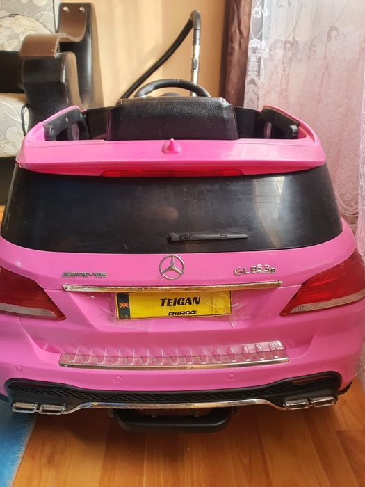 Mașinuța cu telecimanda