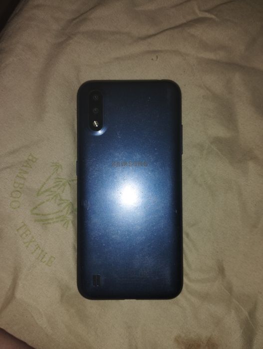 Б-ушный телефон Samsung galaxy A01