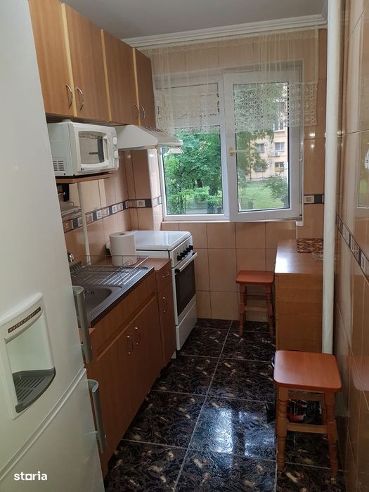 Berceni - Piata Resita, apartament 2 camere, et 1/4, semidecomandat