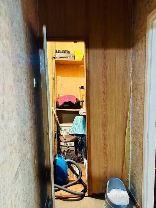 Продается квартира в Янгиюле 1 этаж 4 комнатная (Без ремонта)