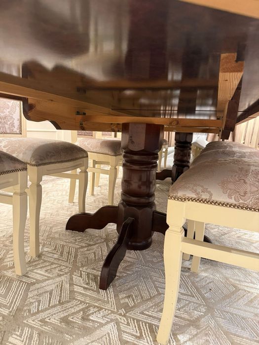 Стол со стульями