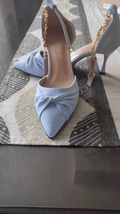 Светло сини обувки