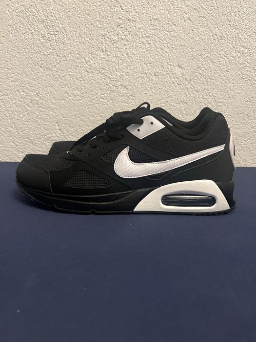 Nike Air Max IVO