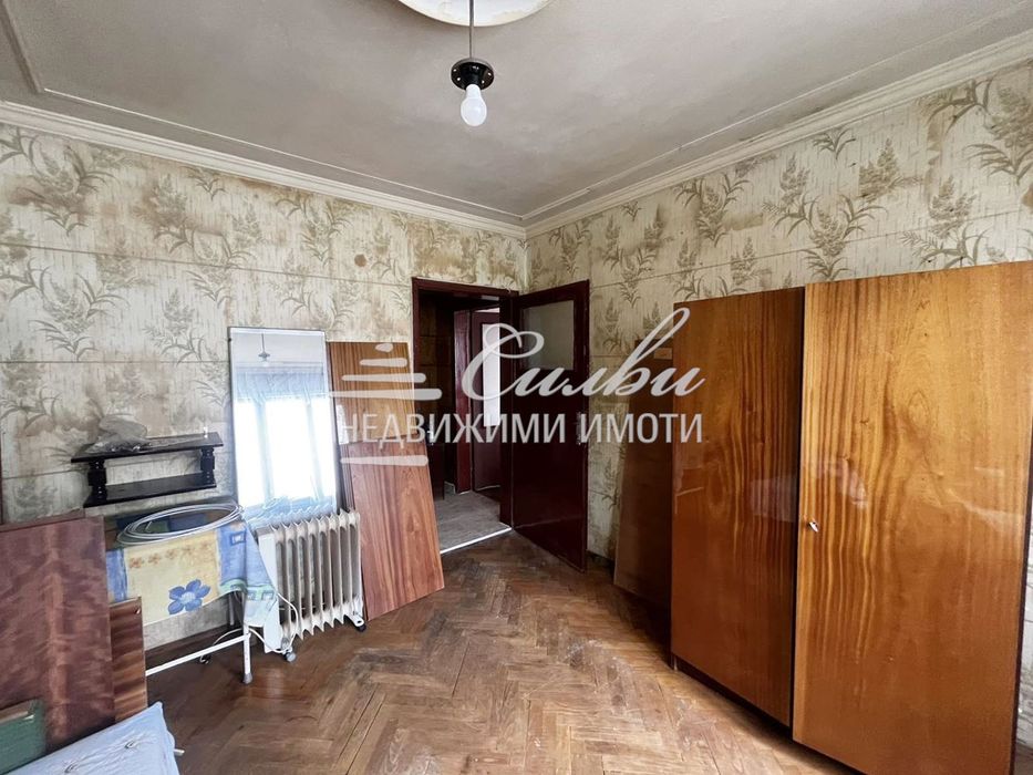 Тристаен ТУХЛЕН апартамент в района на Военно училище