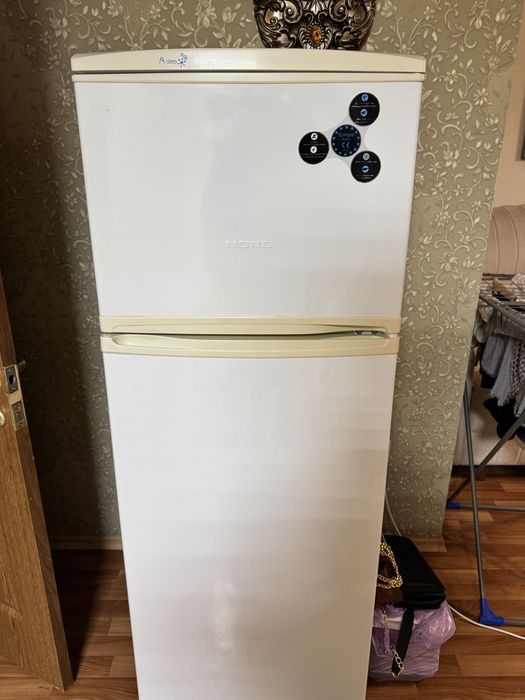 Продам холодильник ,работает,морозит отлично ,удобный .