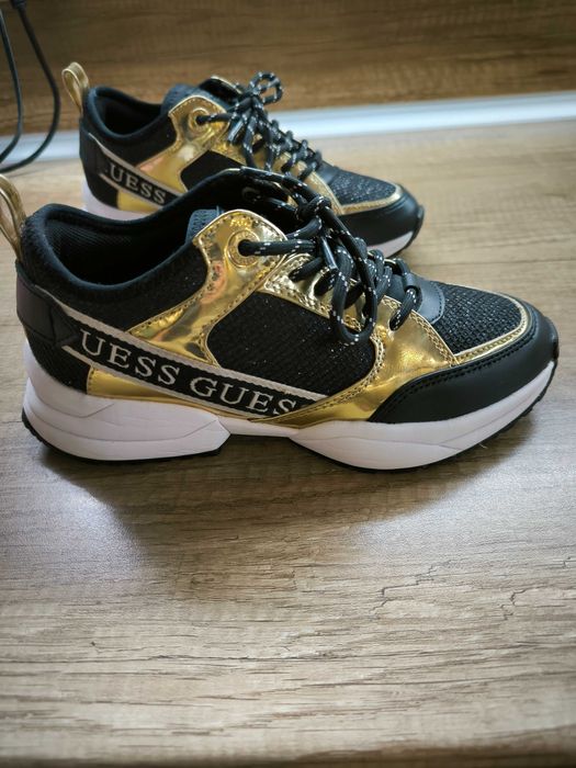 Оригинални Сникърси GUESS