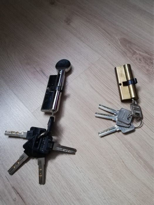 Дверной замок с ручкой KALE