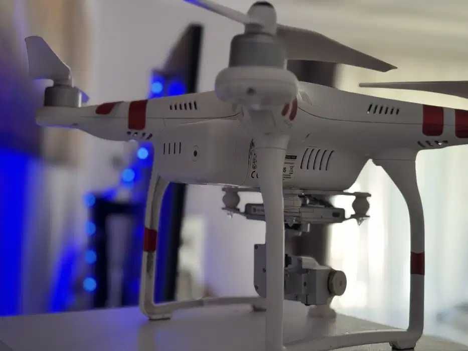 Oferta 2 drone DJI Phantom 3 Standard: cu probleme, dar zboară