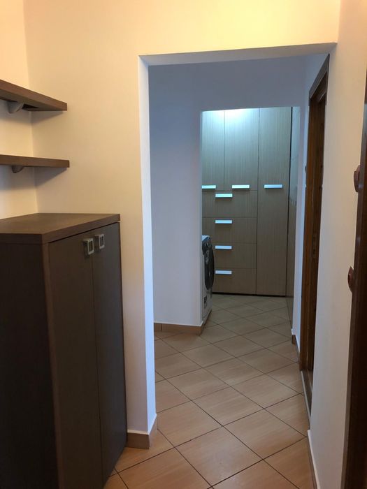 Inchiriez apartamement 3 camere etaj 1 in spate LDL SUD  OMV