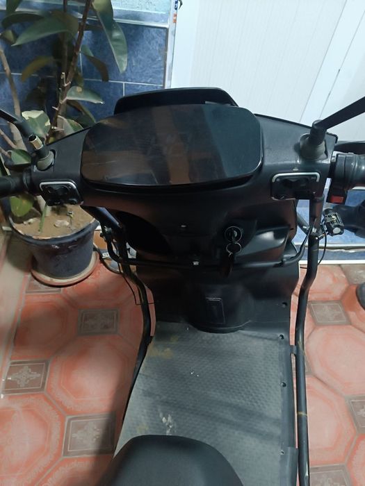 Электроскутер 72в 20а состояния отличный задний скорость есть