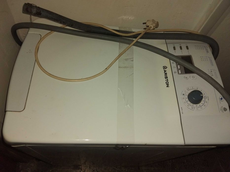 Пералня аристон продавам за 50 евро със малък дефект за ремонт