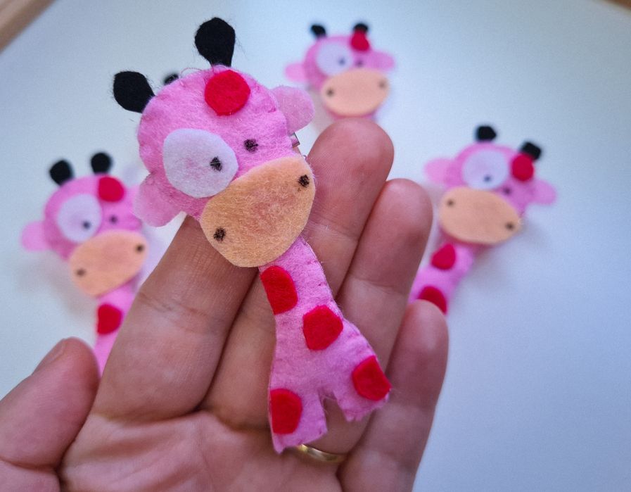 Martisor girafa, din fetru. Set 5 buc.
