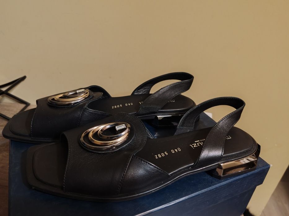 Продам женскую обувь