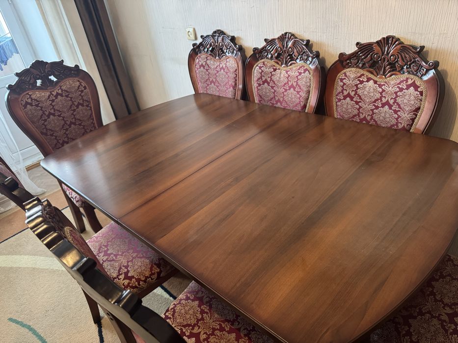 Стол со стульями