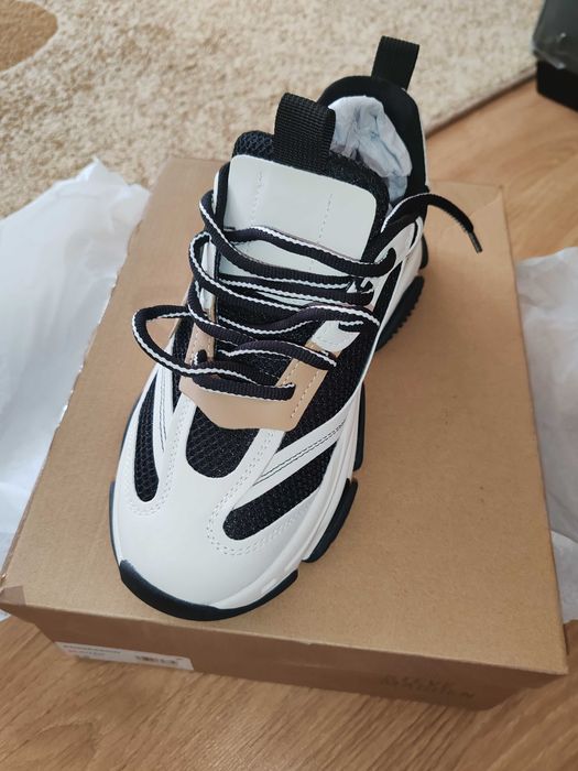 Adidași Steve Madden
