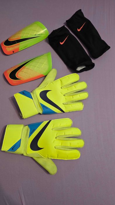 Футболни Nike ръкавици и кори, оригинални