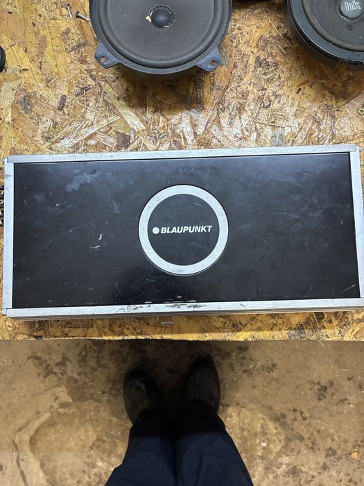 Бас говорители каса кондензатор усиовател