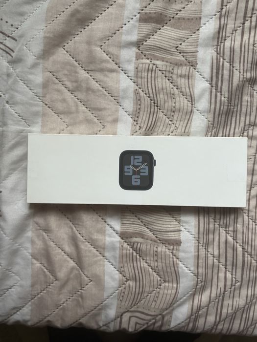 Apple Watch SE (2nd Generation) 44m Midnight Aluminum Case.