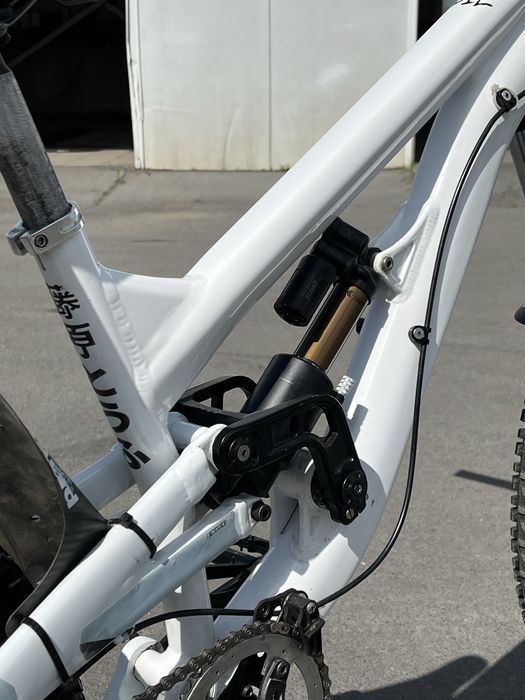 Bicicleta YT TUES