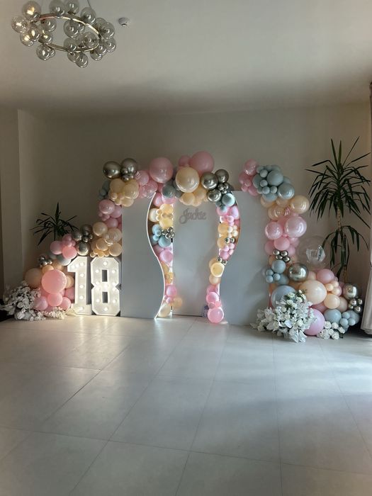 Decor botez majorat nunta baloane colt foto aranjamente masa